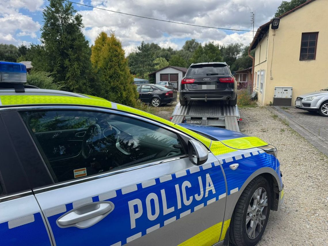 Na oczach policjantów wyprzedził na podwójnej ciągłej. 36-latek kierował audi mimo czterech zakazów
