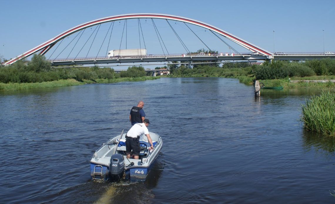 Na oczach rodziny wszedł do rzeki i zniknął pod wodą. Drugi dzień poszukiwań 52-latka