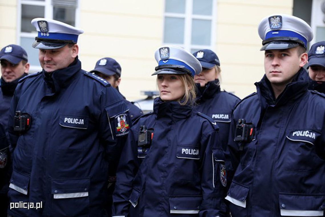 Na polskie ulice wyszli pierwsi policjanci z kamerami na mundurach