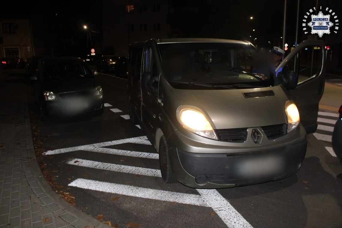Na urodzinach skończy się alkohol, więc solenizant pojechał po więcej. Po zatrzymaniu bełkotał do policjantów Na urodzinach skończy się alkohol, więc solenizant pojechał po więcej. Po zatrzymaniu bełkotał do policjantów