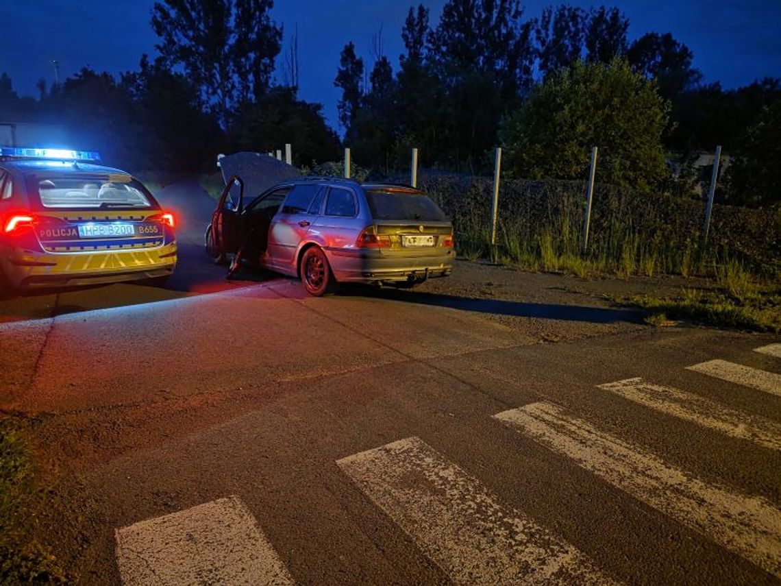 Na widok policji kierowca BMW zjechał w boczną drogę i zgasił światła. Był po narkotykach i alkoholu Na widok policji kierowca BMW zjechał w boczną drogę i zgasił światła. Był po narkotykach i alkoholu