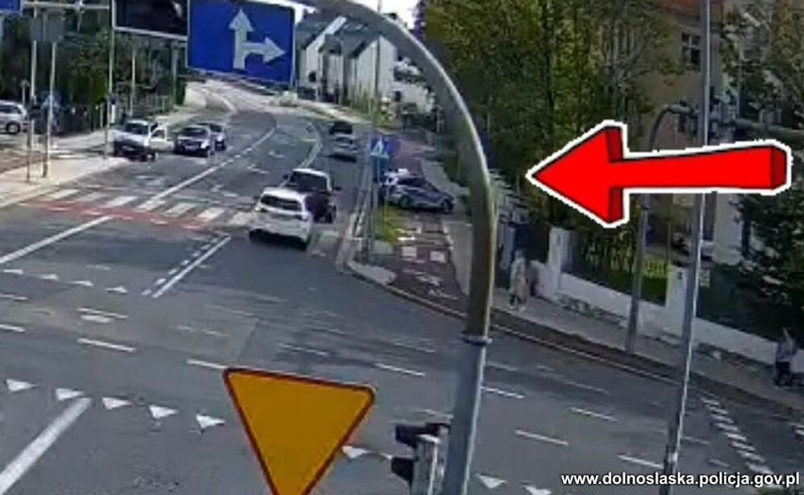 Na widok radiowozu rzucił się do ucieczki - najpierw autem, potem biegiem. Miał sporo na sumieniu