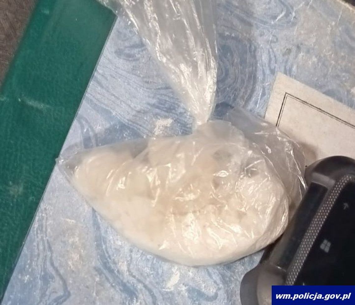 Na widok radiowozu zaczął coś upychać w gaciach. Okazało się, że to mefedron