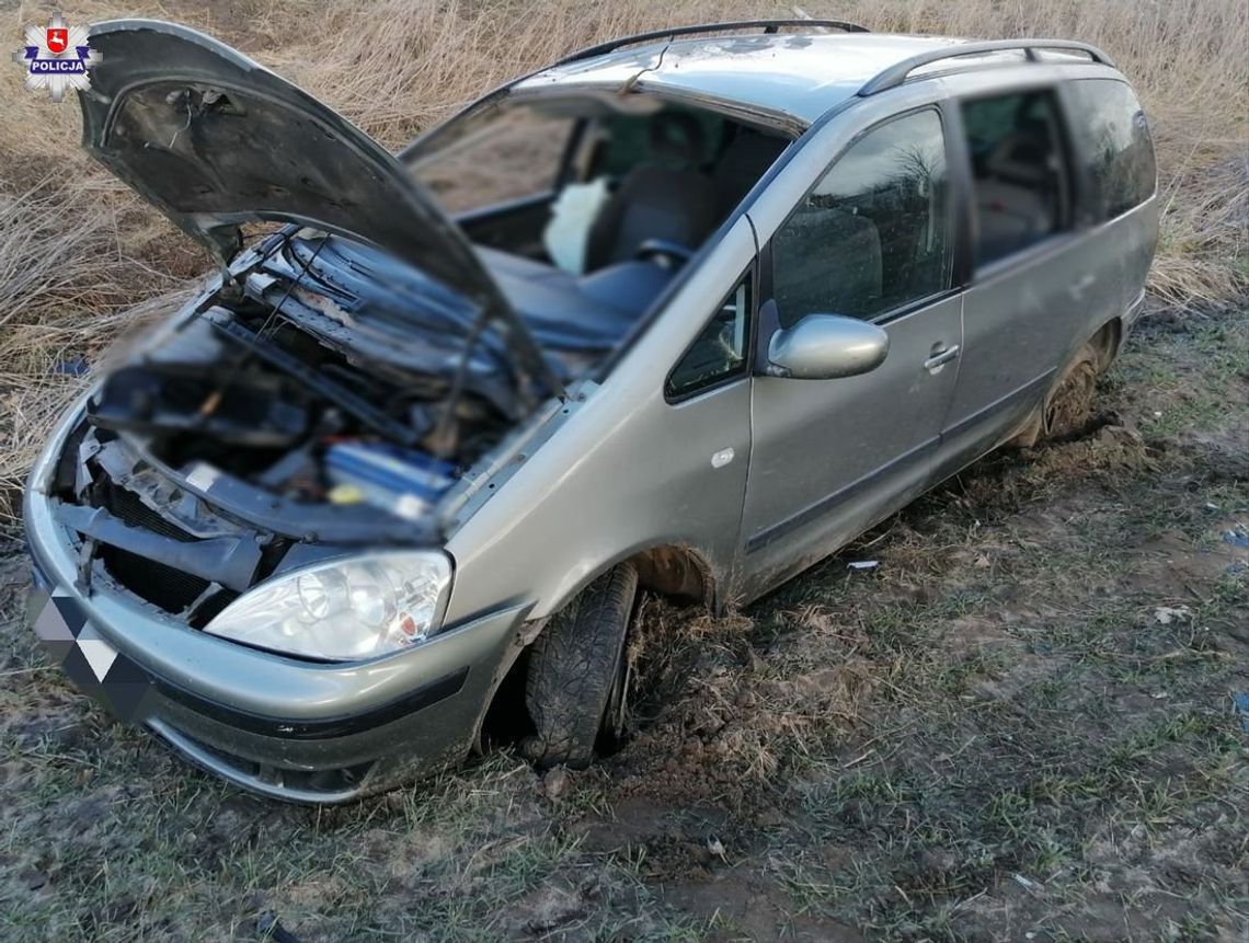 Naćpany 20-latek rozbił auto na polu. Prawo jazdy odebrał niecały miesiąc temu