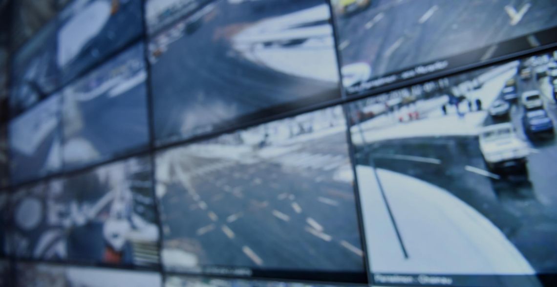 Nadzór wizyjny a monitoring – czym się różnią i co jest lepsze?