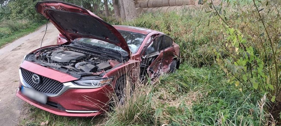 Nagle zjechał na lewy pas, uderzył w Mazdę i zepchnął ją z drogi. Sprawca miał prawie 3 promile Nagle zjechał na lewy pas, uderzył w Mazdę i zepchnął ją z drogi. Sprawca miał prawie 3 promile