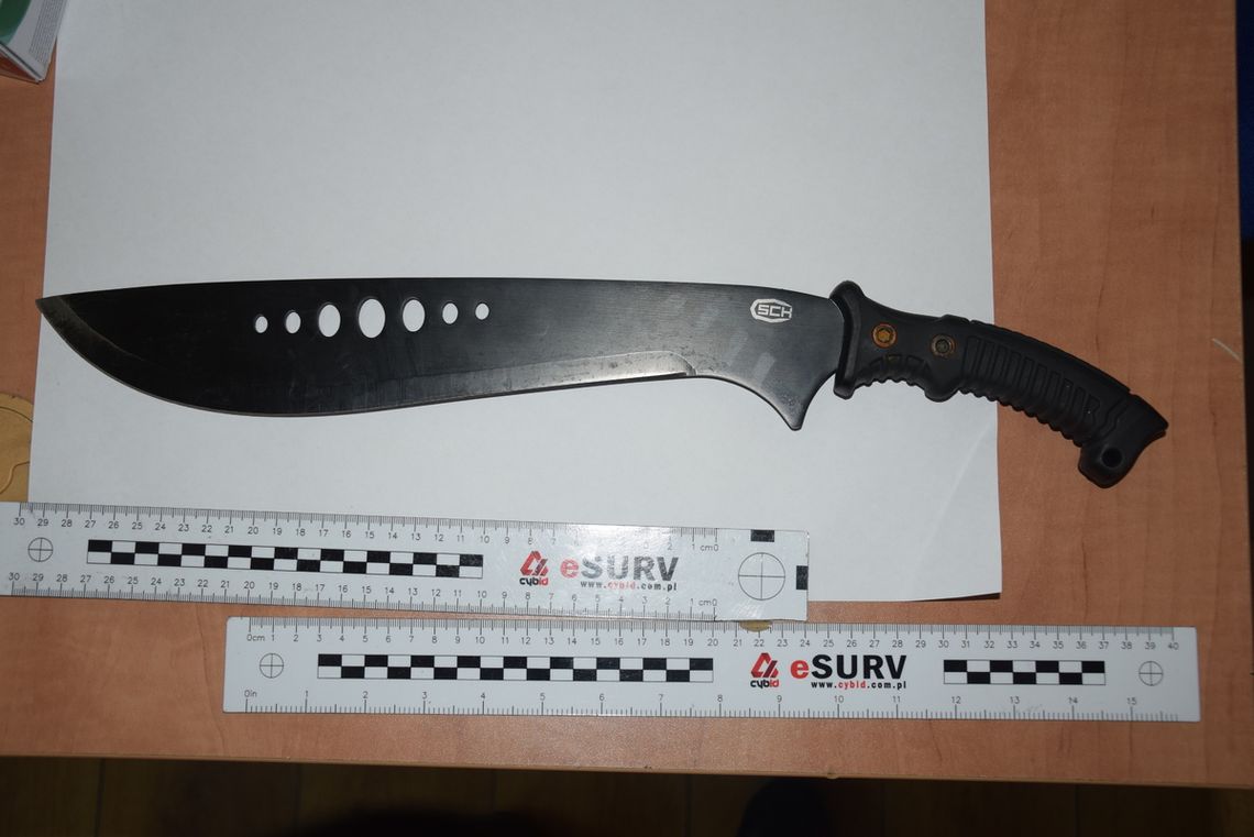 Najpierw mu groził, potem odwiedził z maczetą i pistoletem. Gdyby nie policja, mogło dojść do tragedii