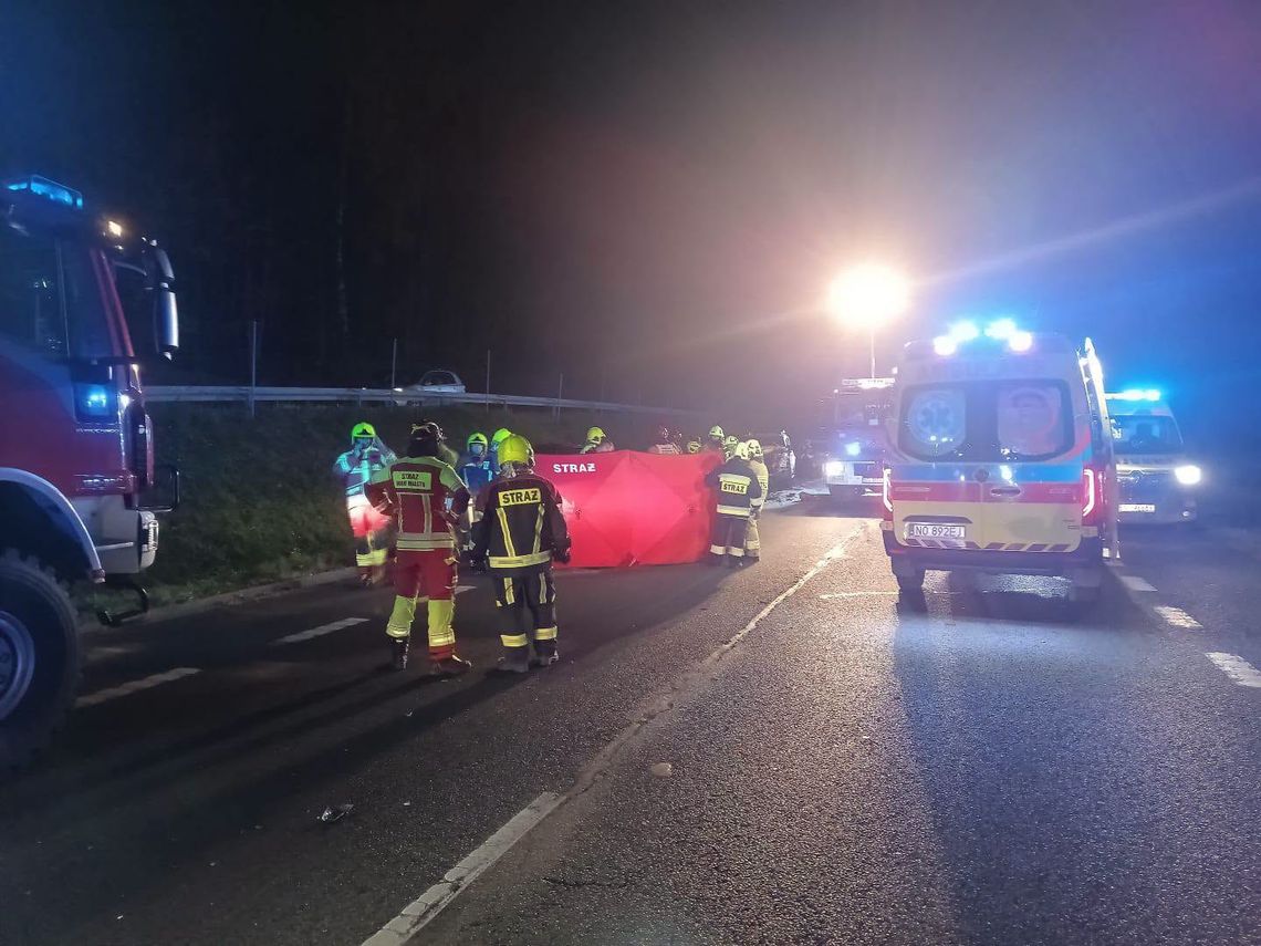 Najpierw zderzenia z volvo i hondą, potem czołówka z toyotą. W wypadku zginęła 33-letnia kobieta Najpierw zderzenia z volvo i hondą, potem czołówka z toyotą. W wypadku zginęła 33-letnia kobieta