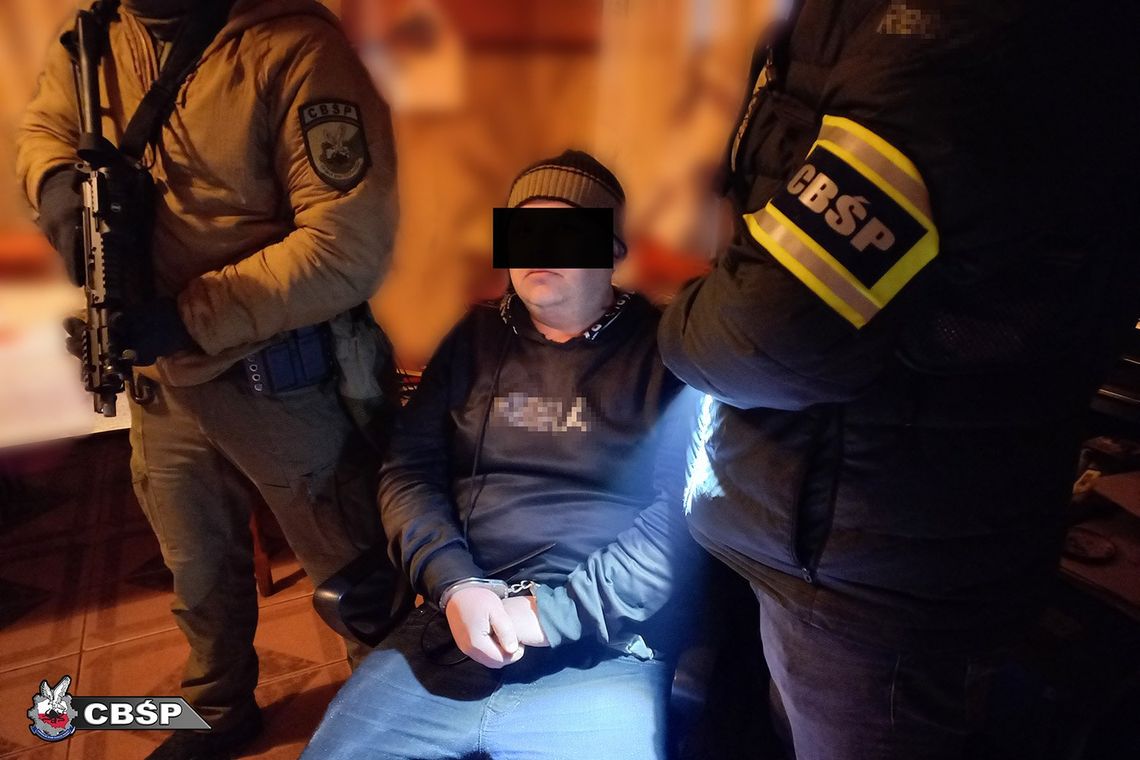 Nalot CBŚP na fabrykę syntetycznych narkotyków. Przejęto ponad pół tony klofedronu