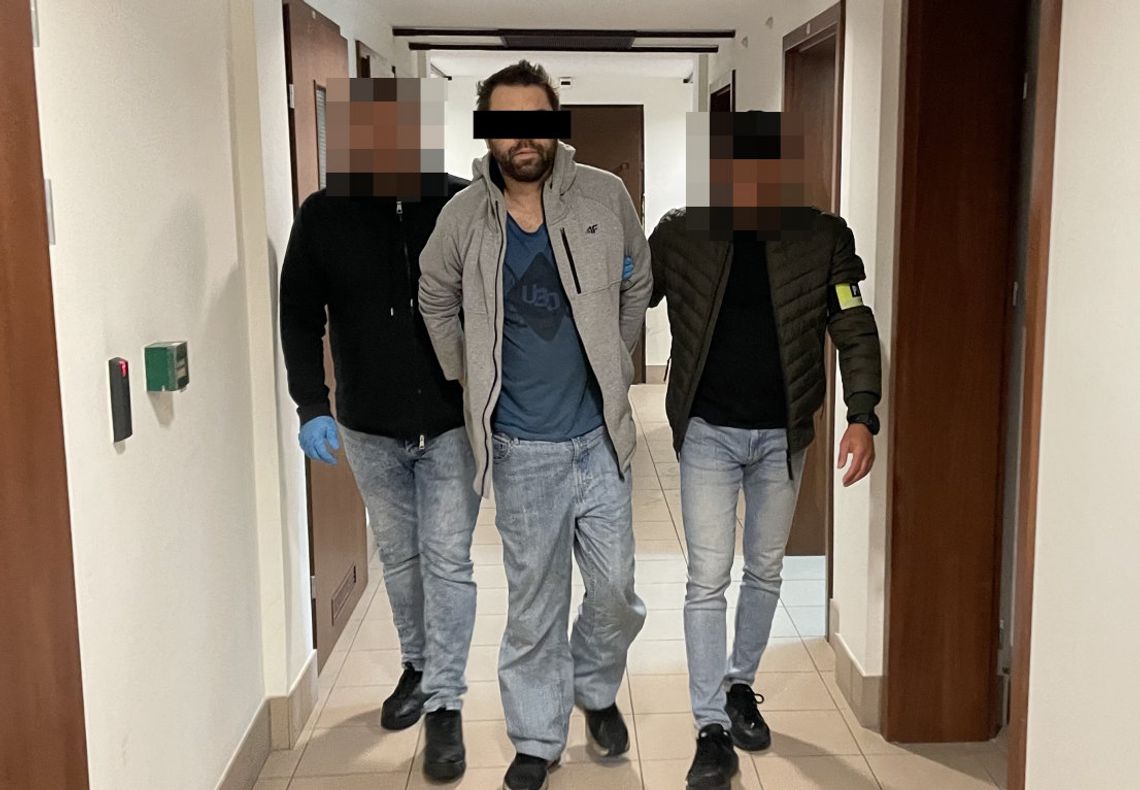 Nalot policji i straży granicznej na mieszkanie. Właściciel wpadł z marihuaną, lokator miał mefedron