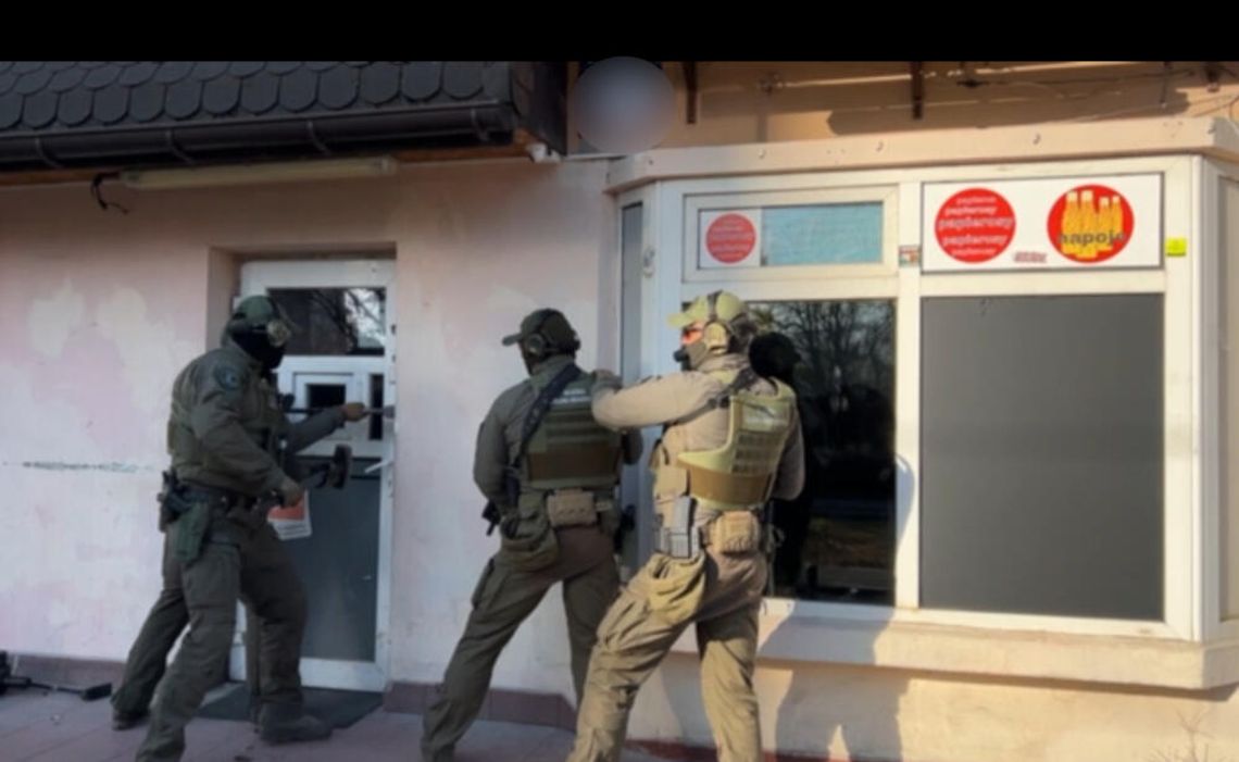 Nalot policji na lokale z nielegalnym hazardem. W dwóch pomieszczeniach zabezpieczono 9 automatów