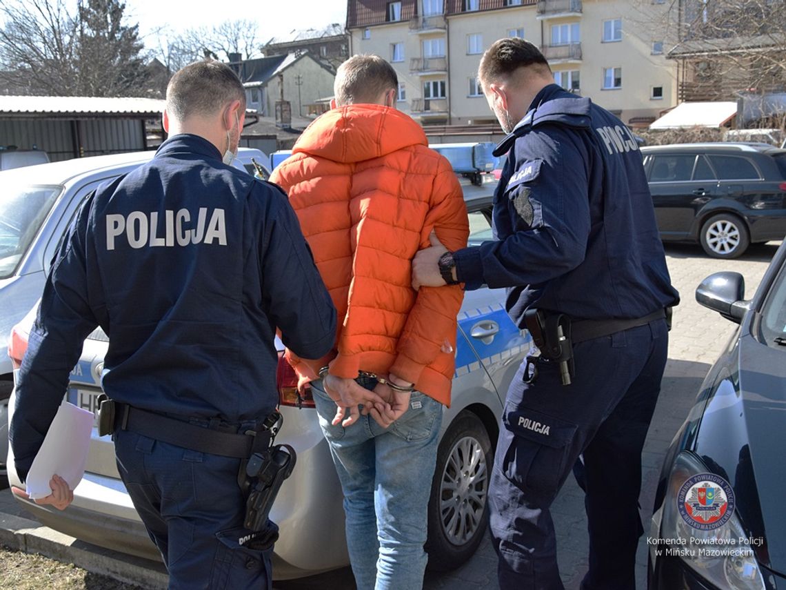 Namawiał dziewczynę, żeby kłamała na policji, potem ją pobił i okradł