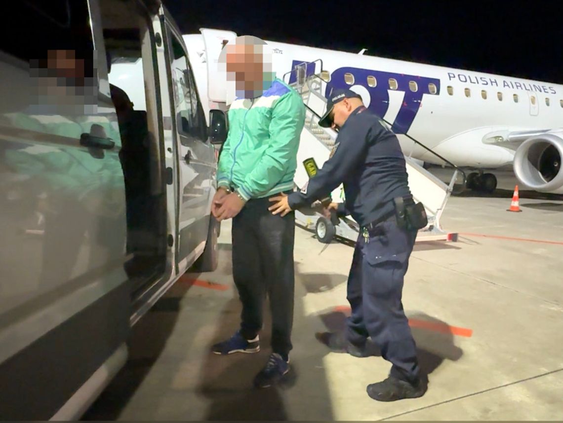 Napad na sklep jubilerski i wielomiesięczne śledztwo. Podejrzany przetransportowany do Polski Napad na sklep jubilerski i wielomiesięczne śledztwo. Podejrzany przetransportowany do Polski