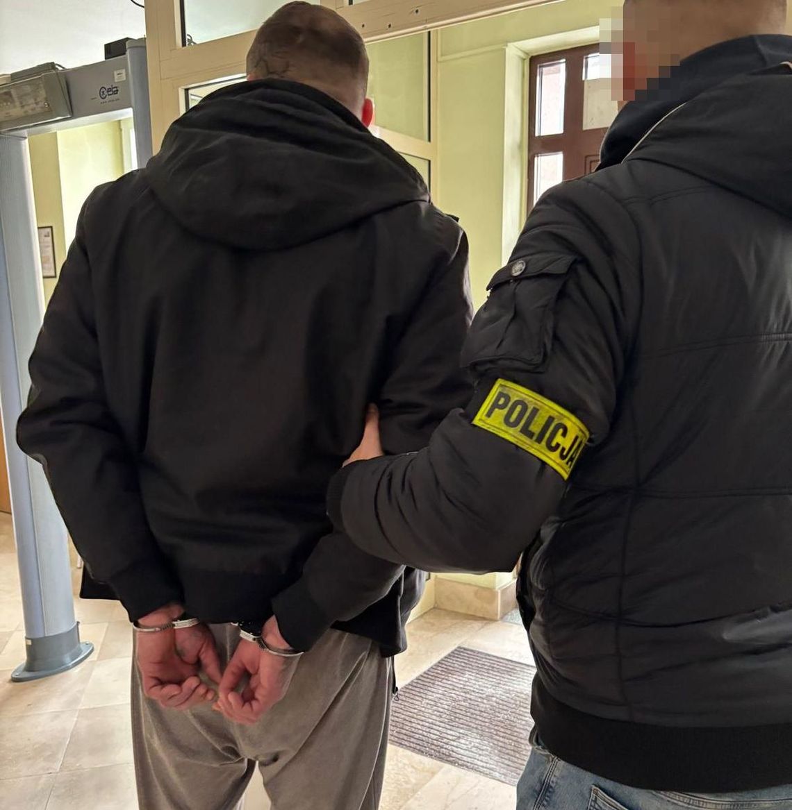 Napadał z nożem na żonę, ukradł rower pasierbowi. 38-letni recydywista odpowie za szereg przestępstw