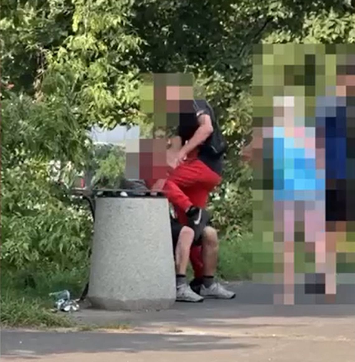 Napadli mężczyznę dla 50 złotych, potem zaatakowali świadka. 16-latkowie wpadli po pościgu [WIDEO]
