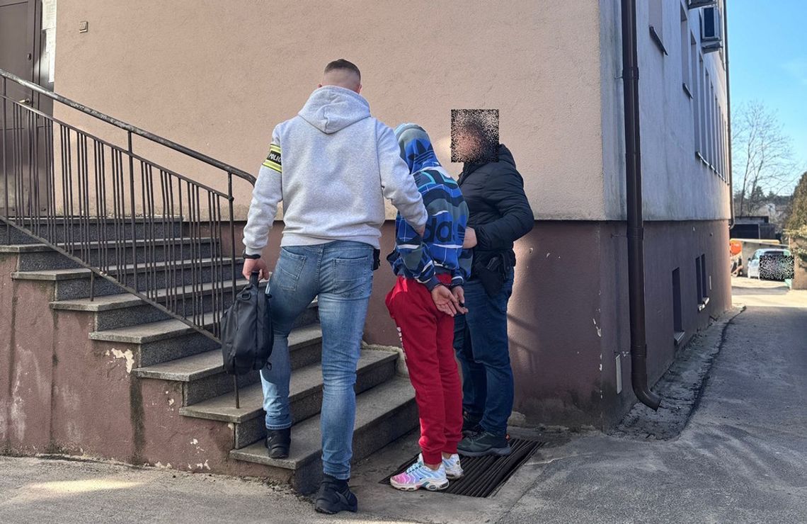 Napadli na 17-latka i zmusili go do przelania pieniędzy. Łupem agresorów padło 1600 złotych
