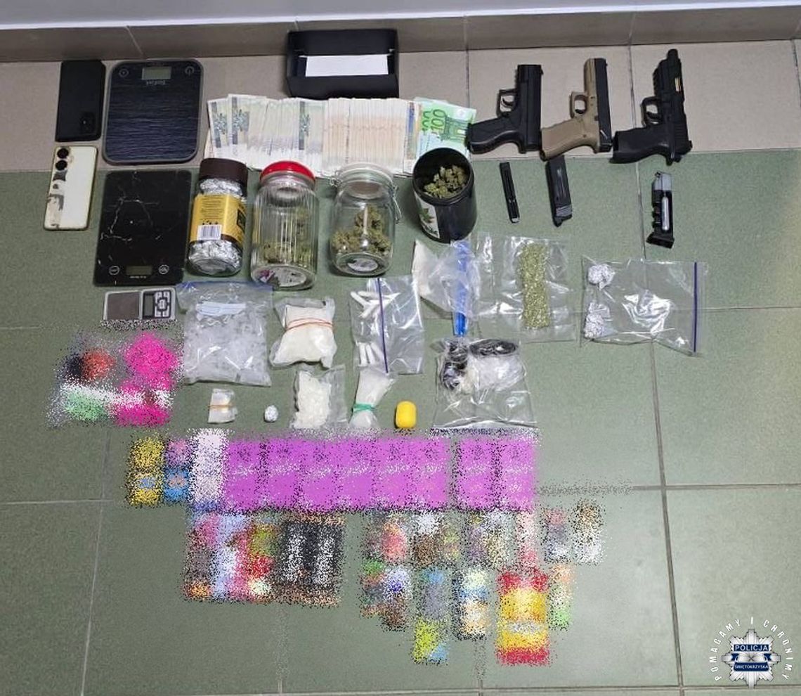 Narkotyki, broń i kilkadziesiąt tysięcy w gotówce. Po nalocie 36-latek trafił za kraty na 3 miesiące