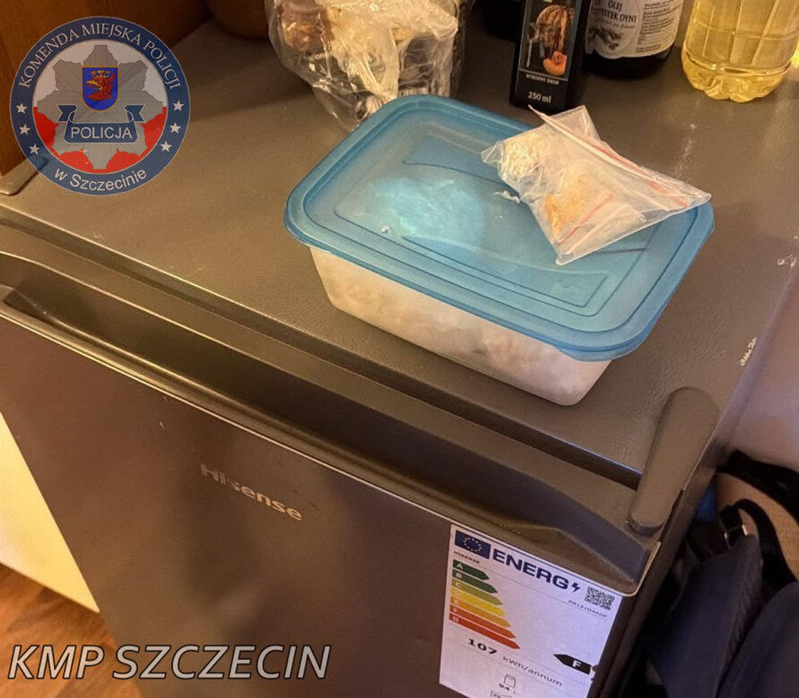 Narkotyki i amunicja zabezpieczone podczas przeszukań. Dwie osoby zatrzymane przez policję Narkotyki i amunicja zabezpieczone podczas przeszukań. Dwie osoby zatrzymane przez policję