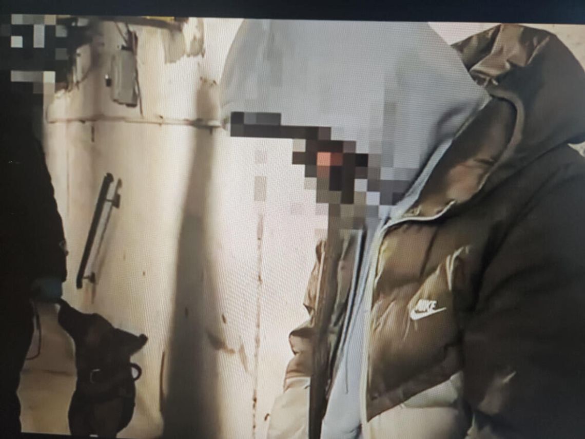 Narkotyki w łazience były początkiem. Policjanci z psem zajrzeli do piwnicy i odkryli magazyn Narkotyki w łazience były początkiem. Policjanci z psem zajrzeli do piwnicy i odkryli magazyn