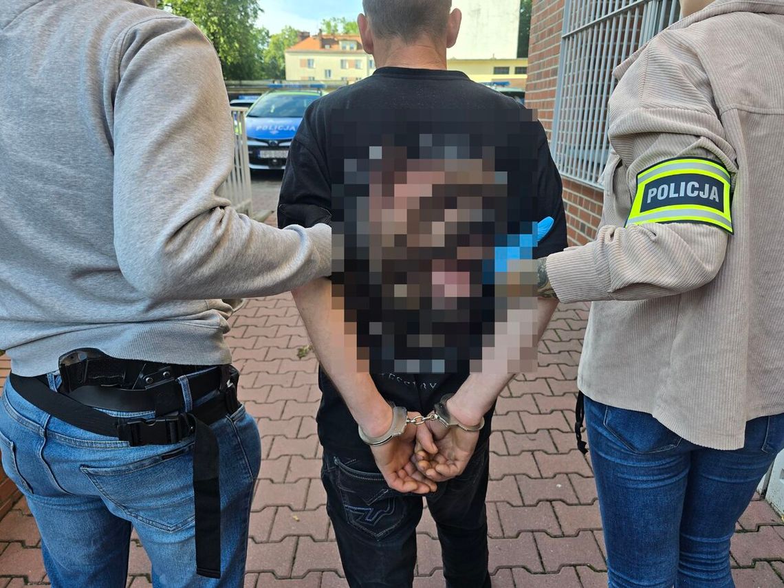 Narkotyki, waga i podejrzany sprzęt. Policyjne przeszukanie zakończone zarzutami Narkotyki, waga i podejrzany sprzęt. Policyjne przeszukanie zakończone zarzutami
