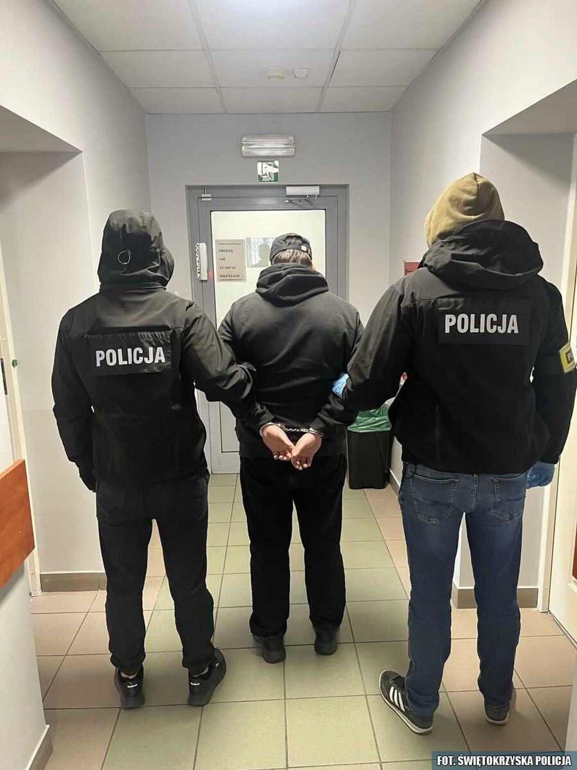 Narkotyki za 120 tysięcy złotych w bloku. 37-letni diler w rękach policji