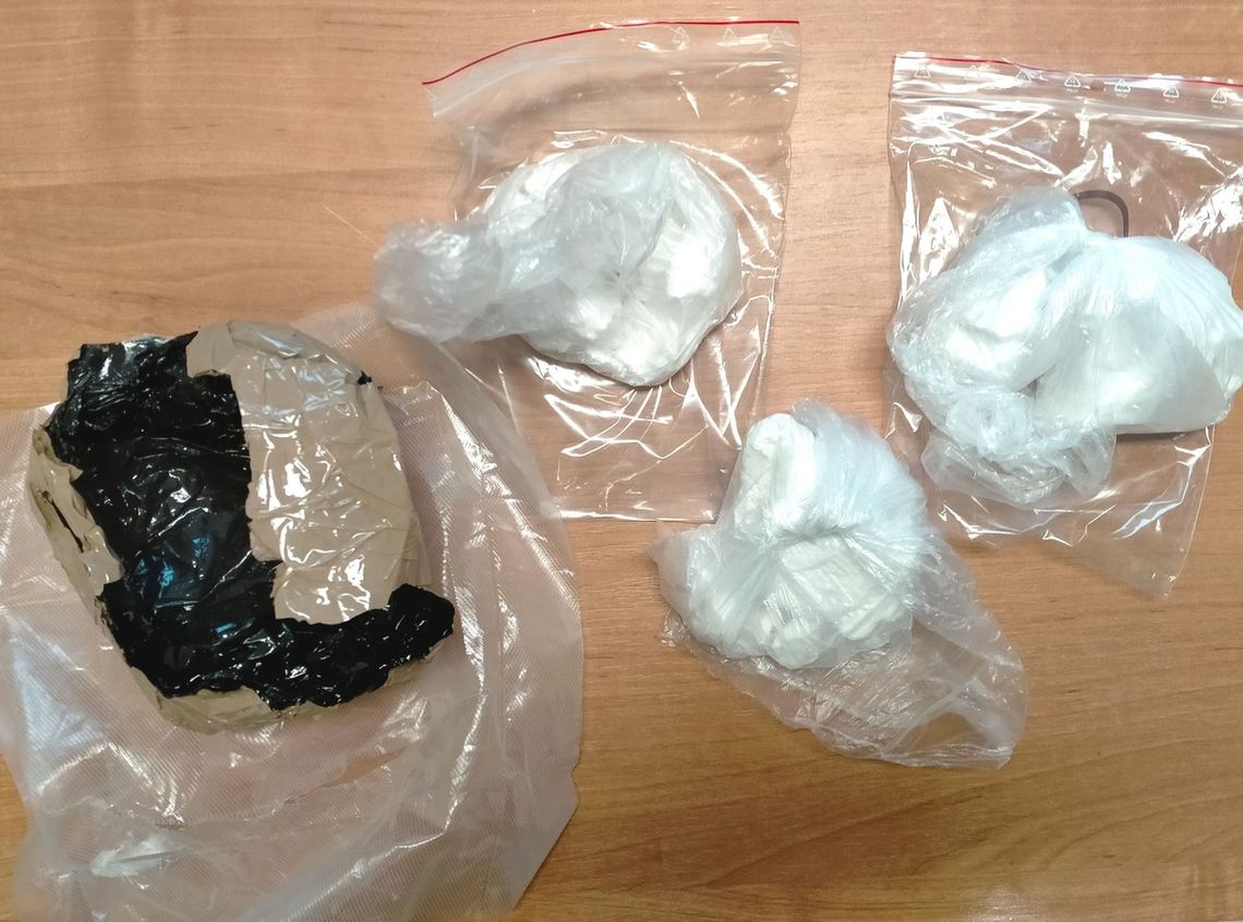 Narkotykowy kurier zatrzymany na dworcu kolejowym. Przewoził amfetaminę w oklejonej paczce Narkotykowy kurier zatrzymany na dworcu kolejowym. Przewoził amfetaminę w oklejonej paczce