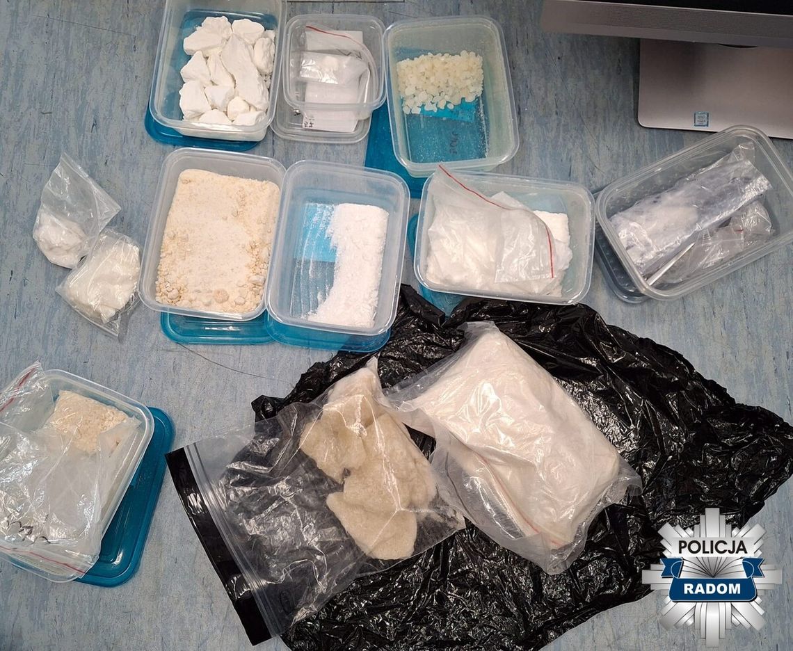 Narkotykowy magazyn w mieszkaniu 42-latka. Policja przejęła kilogramy mefedronu