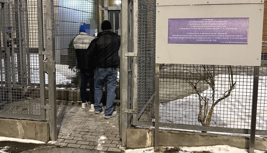 Narzędzia do skoków i biały proszek w bagażniku. Policja rozbiła zagraniczną grupę przestępczą