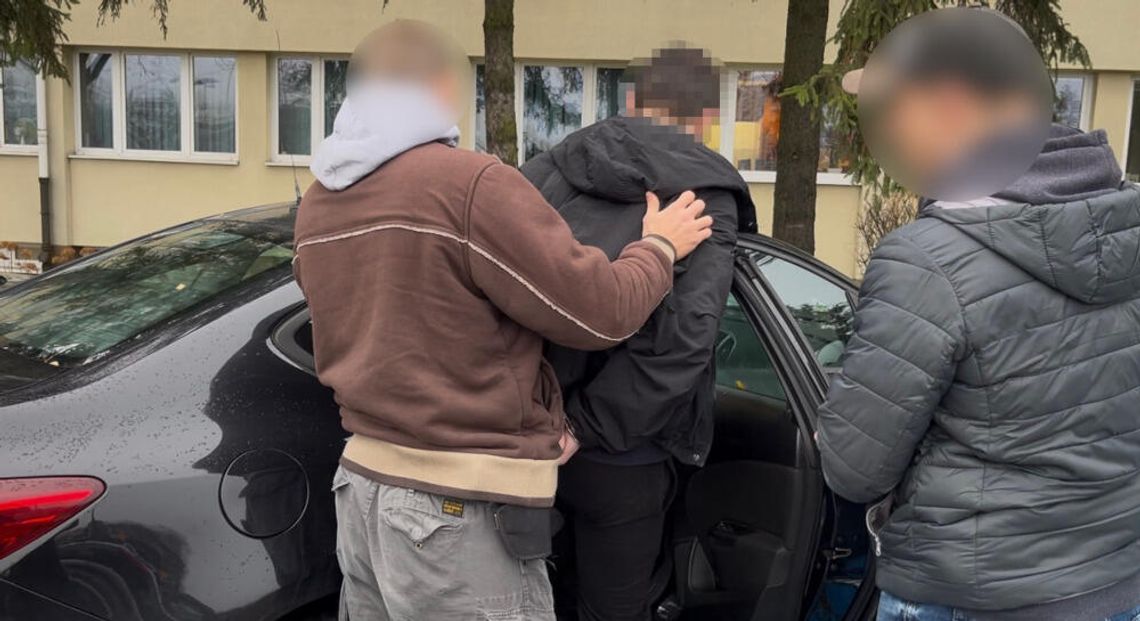 Nastolatek z Ukrainy miał blisko kilogram marihuany w plecaku. Mówił, że znalazł towar pod krzakiem Nastolatek z Ukrainy miał blisko kilogram marihuany w plecaku. Mówił, że znalazł towar pod krzakiem