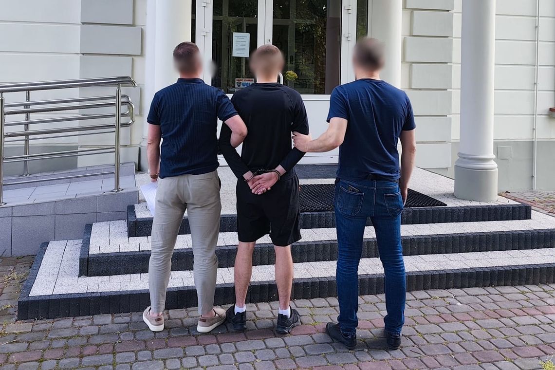 Nastolatka i trzech mężczyzn wpadli podczas wieczornej obławy. Przejęto ponad 800 gramów klefedronu