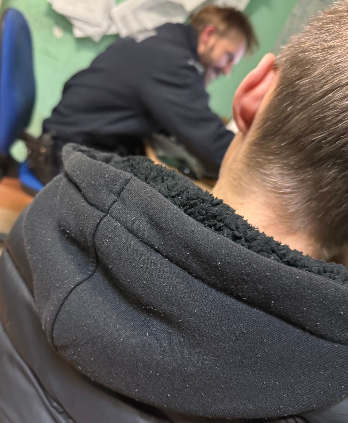 Nastolatkowie brutalnie pobili 13-latkę, żeby ją "ukarać". Decyzją sądu trafili do schroniska Nastolatkowie brutalnie pobili 13-latkę, żeby ją "ukarać". Decyzją sądu trafili do schroniska