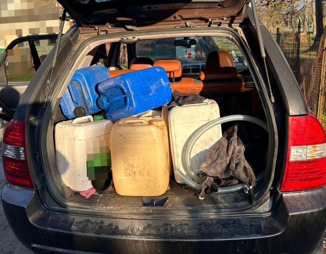 Nastolatkowie ukradli ponad 8 tysięcy litrów paliwa. Włamywali się do pojazdów budowlanych Nastolatkowie ukradli ponad 8 tysięcy litrów paliwa. Włamywali się do pojazdów budowlanych