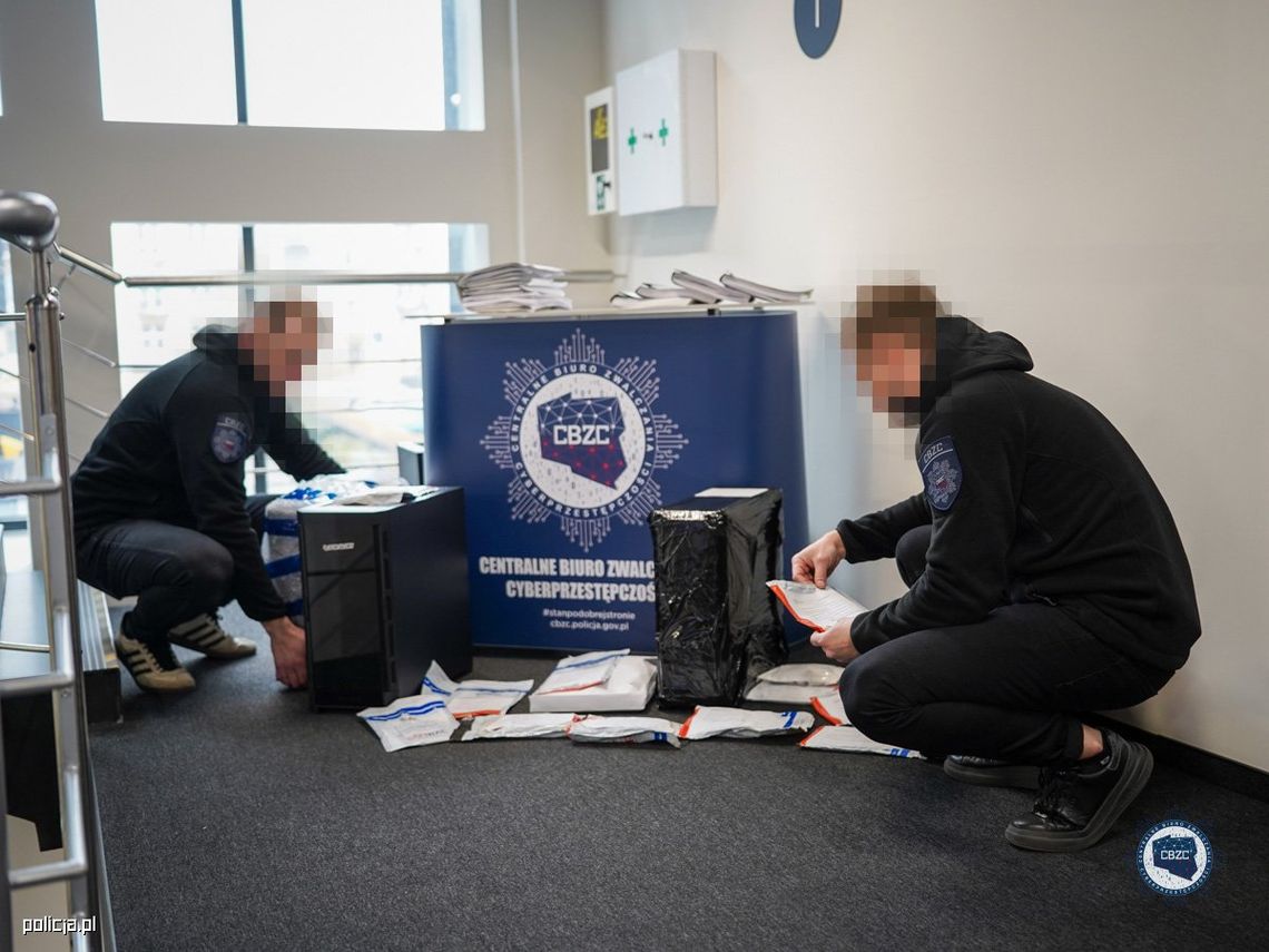 Nastoletni hakerzy handlowali oprogramowaniem do cyberataków. Policja zatrzymała 7 nieletnich