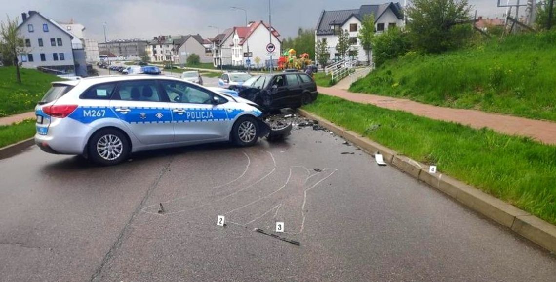 Nawciągany typ skasował beemką radiowóz. Wcześniej uciekał przed 30 kilometrów [WIDEO]