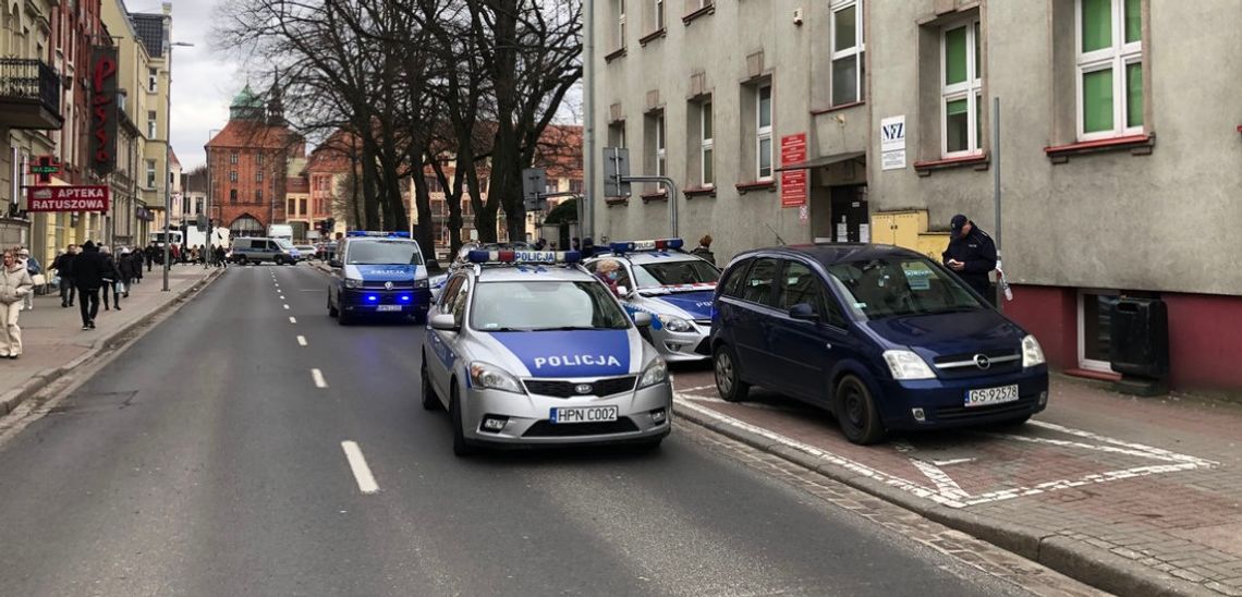 Nie chciał wyjść z gabinetu lekarskiego, po przyjeździe policji dźgnął nożem funkcjonariusza