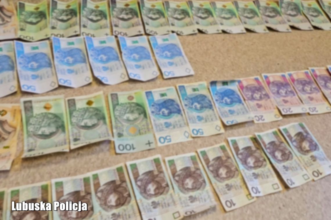 Nie chciało im się zarabiać pieniędzy, więc zaczęli je drukować. Dwóch mężczyzn i kobieta z zarzutami fałszerstwa Nie chciało im się zarabiać pieniędzy, więc zaczęli je drukować. Dwóch mężczyzn i kobieta z zarzutami fałszerstwa