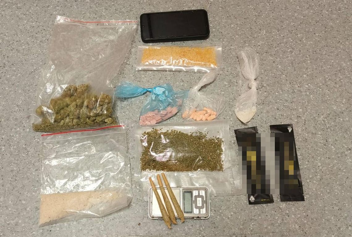 Nie domyślał się, że policja o nim wie i dalej trzymał towar w mieszkaniu. Za taką ilość od razu areszt