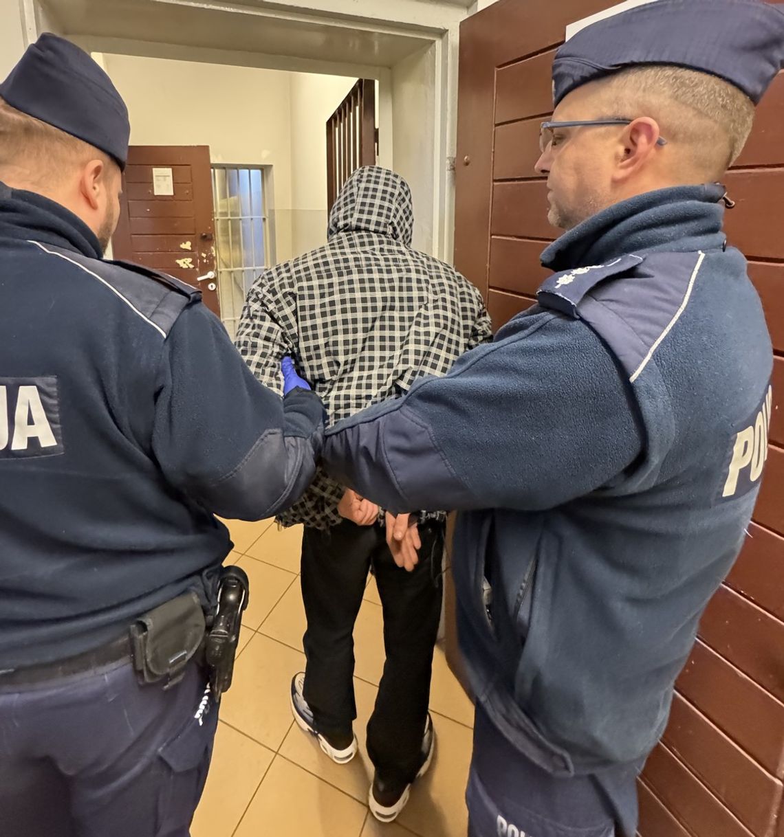 Nie mógł pogodzić się z rozstaniem. Na zmianę groził byłej partnerce i prosił ją o kolejną szansę Nie mógł pogodzić się z rozstaniem. Na zmianę groził byłej partnerce i prosił ją o kolejną szansę