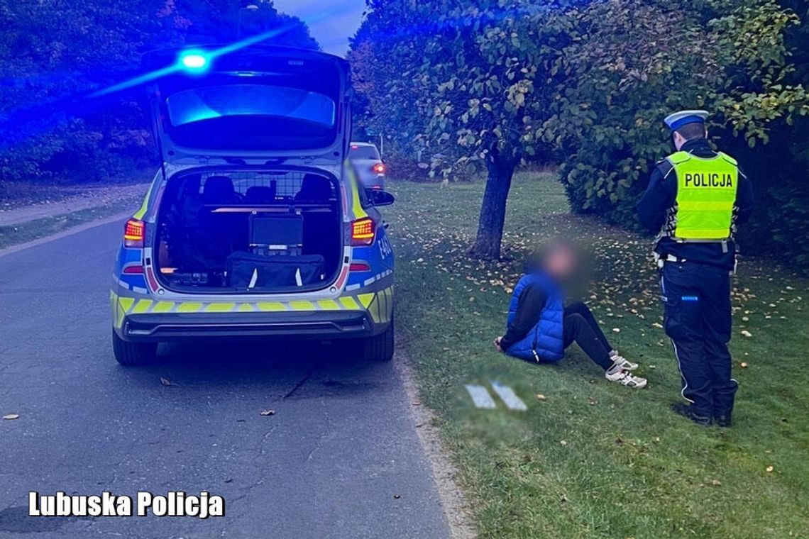 Nie zatrzymał się do kontroli. Policjanci zablokowali renault i obezwładnili kierowcę Nie zatrzymał się do kontroli. Policjanci zablokowali renault i obezwładnili kierowcę