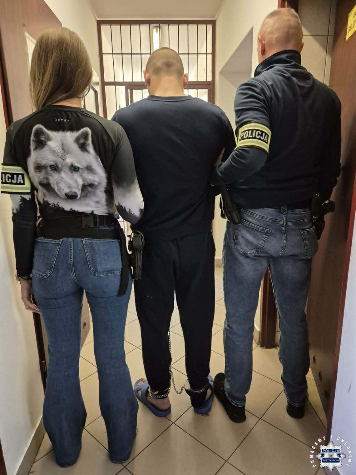 Nie żyje 29-letnia kobieta znaleziona w zaroślach. Policja zatrzymała podejrzanego 19-latka