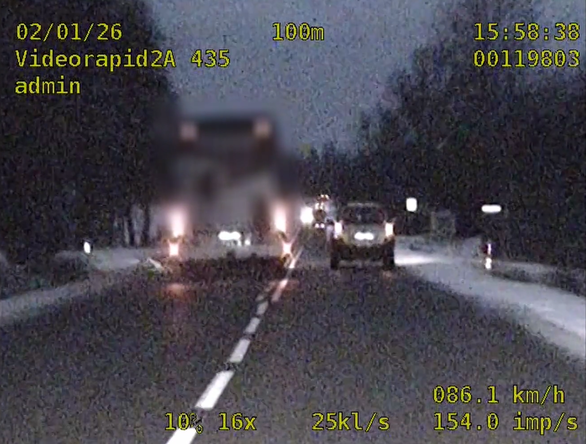 Niebezpieczna jazda kierowcy autobusu. Litwin wyprzedzał pod górkę Niebezpieczna jazda kierowcy autobusu. Litwin wyprzedzał pod górkę