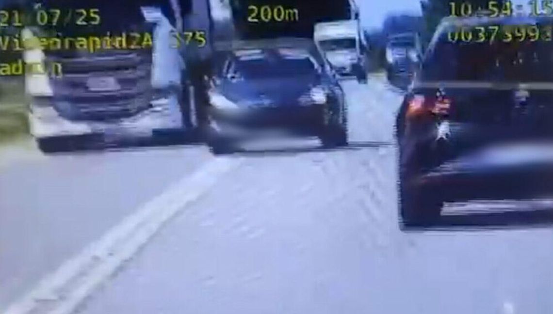 Niebezpieczna jazda młodej piratki drogowej. Musiała oddać prawko, które zrobiła miesiąc temu