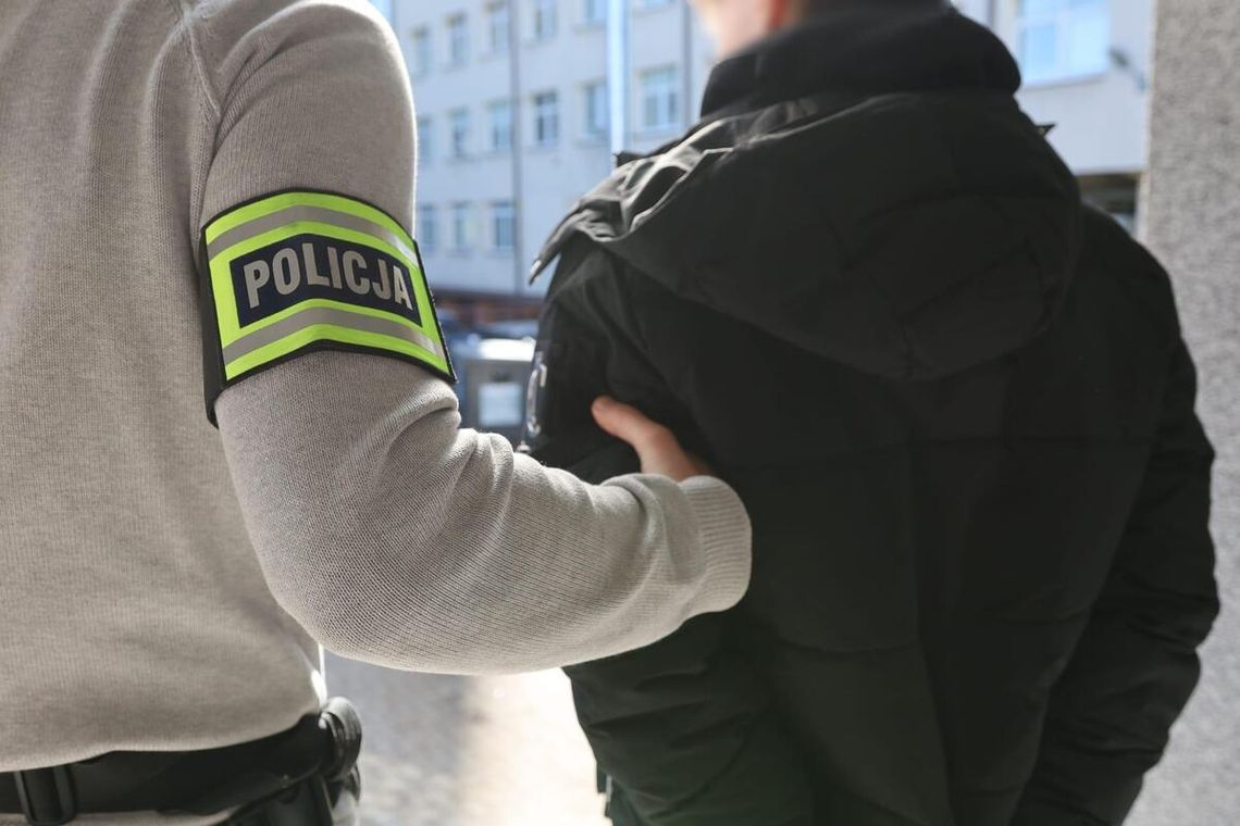 Niebezpieczne „eksperymenty” na torach. 17-latkowie przestawili zwrotnicę kolejową