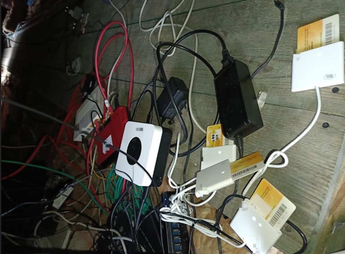 Nielegalnie rozsyłał sygnał telewizyjny z dwóch platform. Straty oszacowano na ponad 1,5 miliona zł