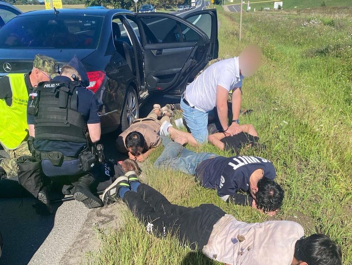 Nielegalny transport Afgańczyków przez Polskę. Łotysz chciał przerzucić ich do Niemiec