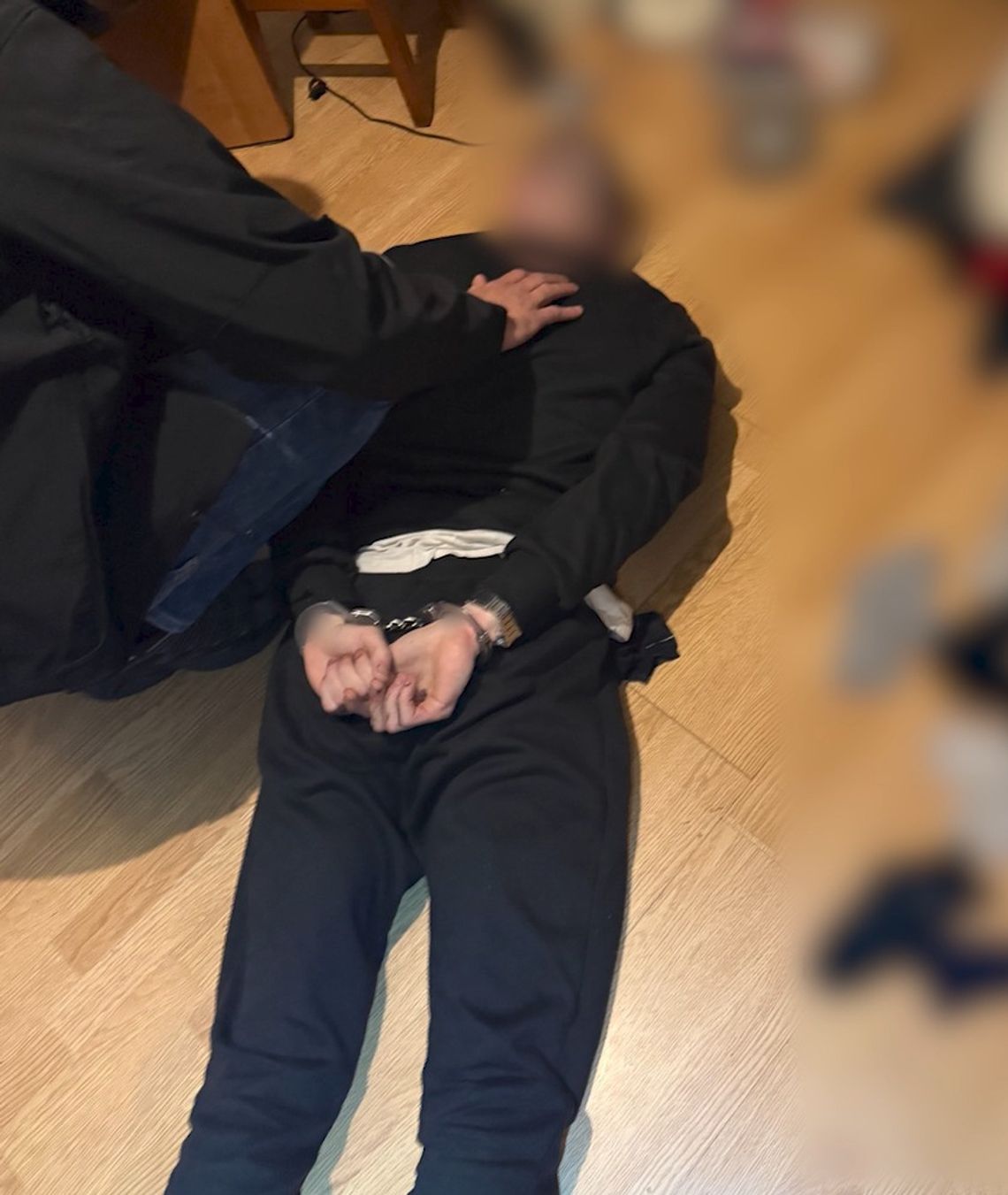 Nieletni reklamowali podróbkę mObywatela. Policjanci rozbili zorganizowaną grupę przestępczą Nieletni reklamowali podróbkę mObywatela. Policjanci rozbili zorganizowaną grupę przestępczą