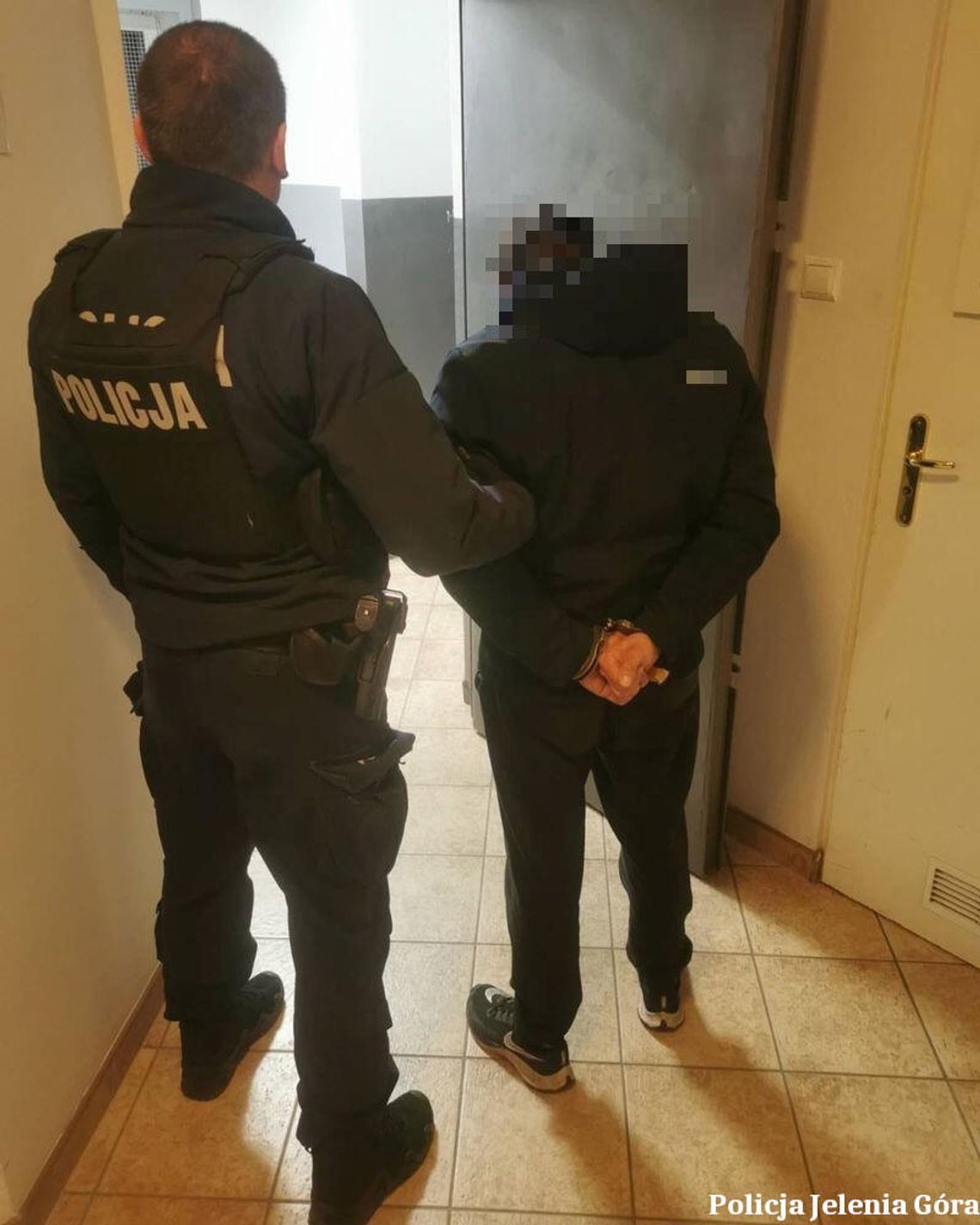 Nieproszony gość na 18-tce. Solenizant został pobity przez agresywnego intruza