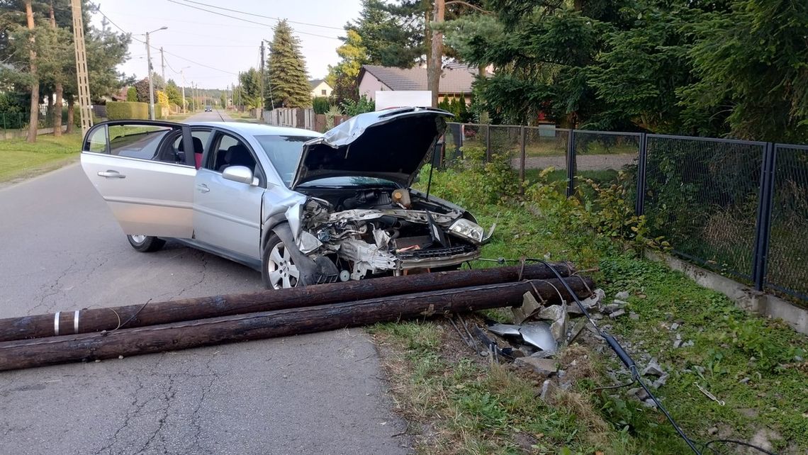 Nietrzeźwa ciężarna wjechała autem w słup. 38-latka miała dwa promile i wiozła małą córeczkę