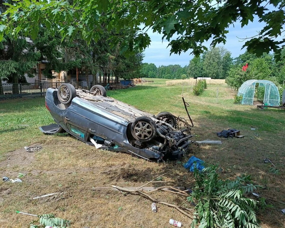 Nietrzeźwy 16-latek zabrał auto wujka i dachował. Uciekł z miejsca, ale po chwili wrócił Nietrzeźwy 16-latek zabrał auto wujka i dachował. Uciekł z miejsca, ale po chwili wrócił