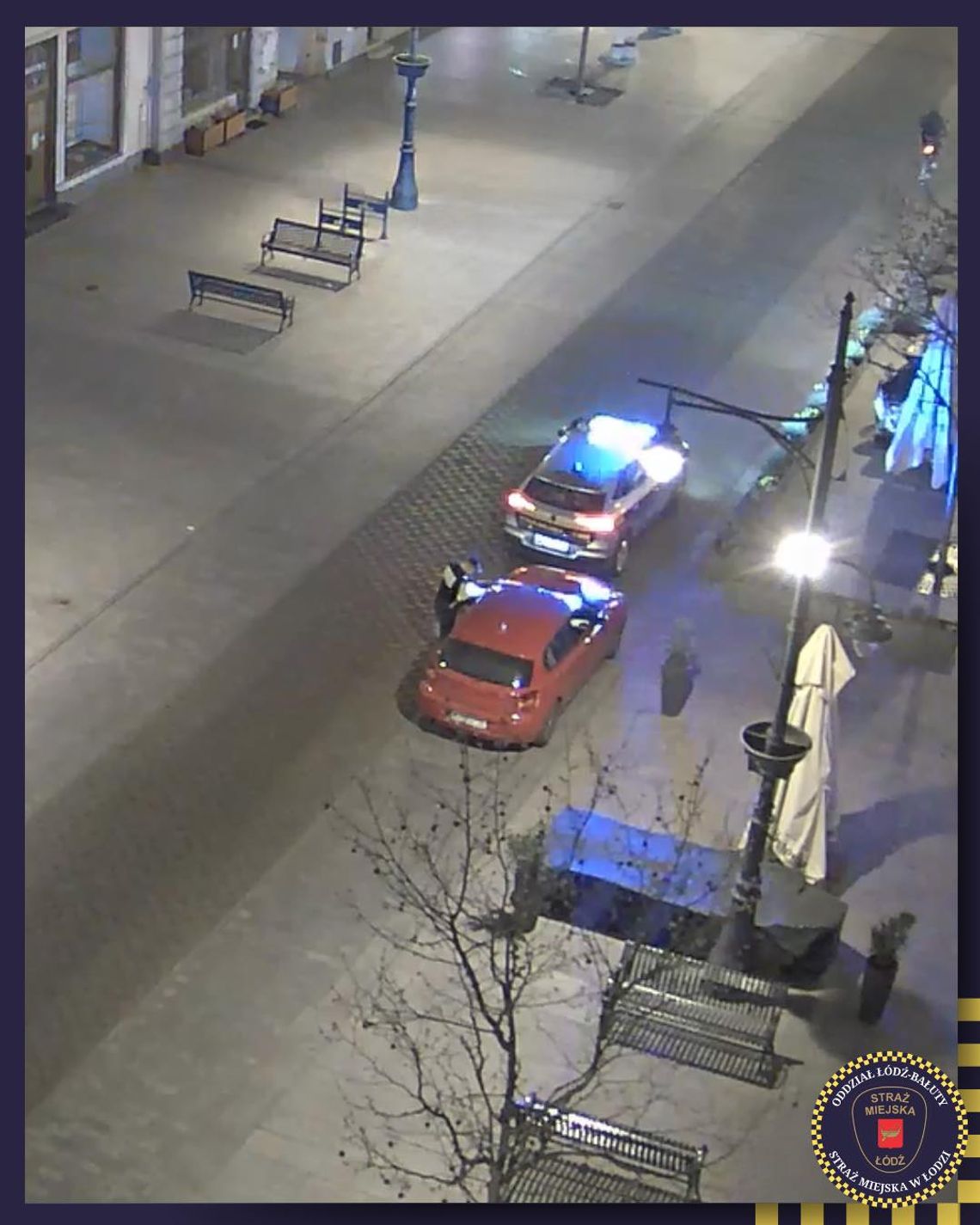 Nieudana ucieczka kierowcy BMW. Zignorował zakaz ruchu i próbował zbiec do monopolowego